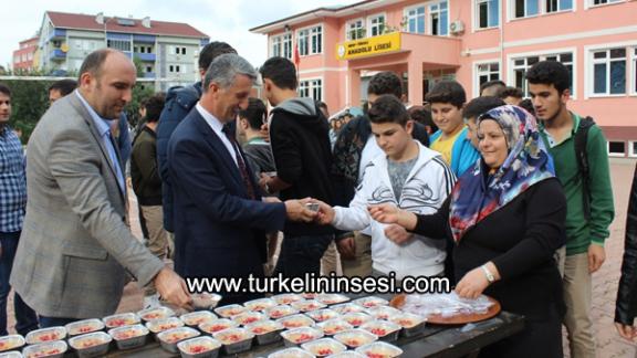 Türkeli Anadolu Lisesi Aşure Dağıtımı