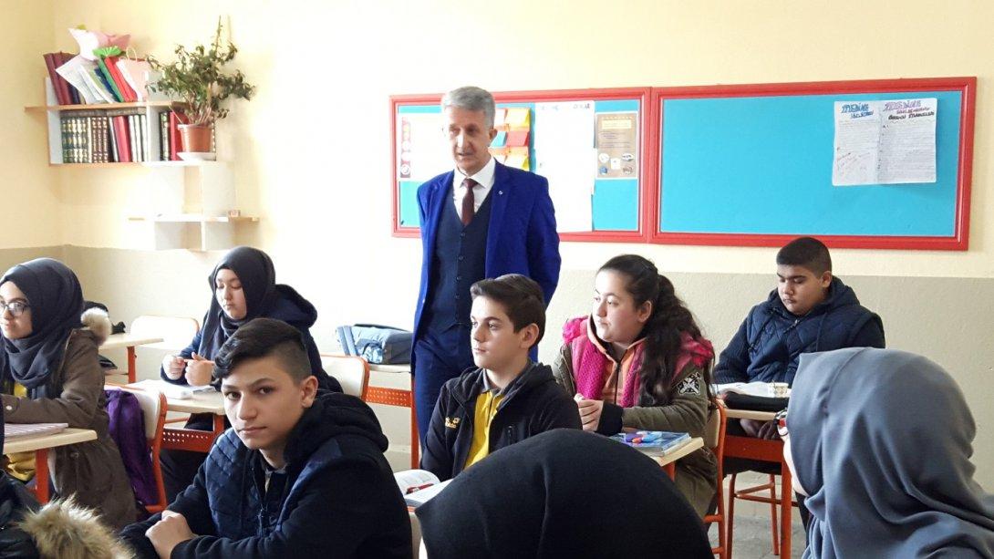 İlçe Milli Eğitim Müdürü Olgun ŞENSOY İmam Hatip Ortaokulu ve Anadolu İmam Hatip Lisesini ziyaret etti.